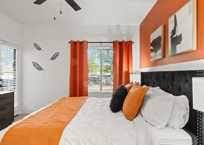 King Bed Near Kierland Spring Training Oasis
