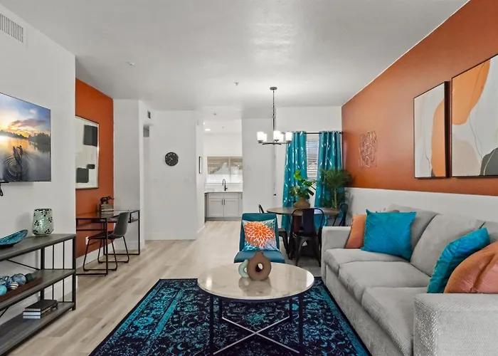 King Bed Near Kierland Spring Training Oasis *