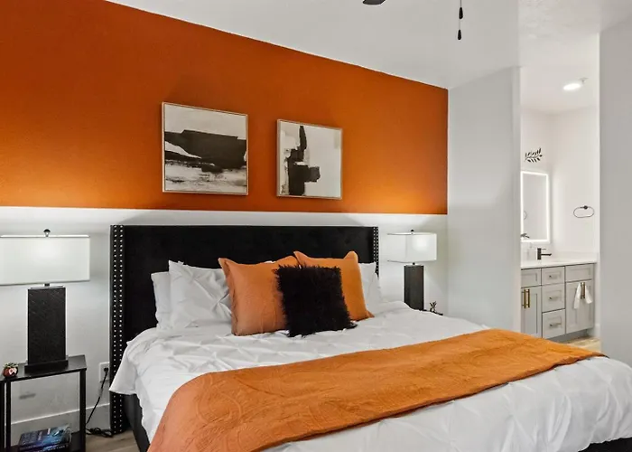 King Bed Near Kierland Spring Training Oasis Scottsdale