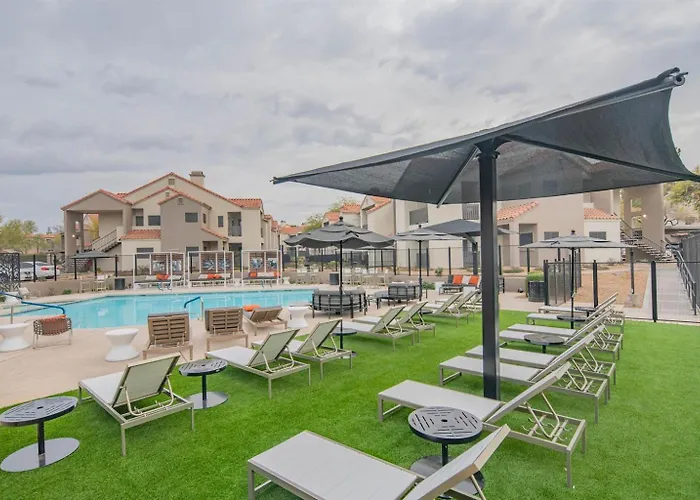 King Bed Near Kierland Spring Training Oasis